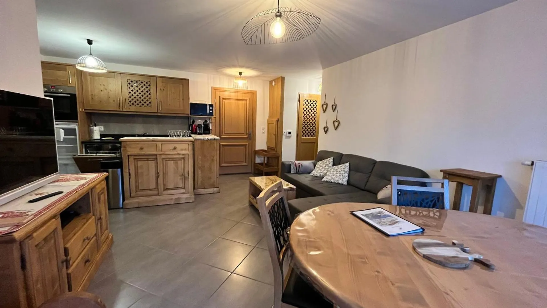 Apartment Appartement Cosy Avec Terrasse Et Parking Prive, Centre Village A 2 Pas Et Arret Ski-Bus Proche - Fr-1-624-114 Samoens