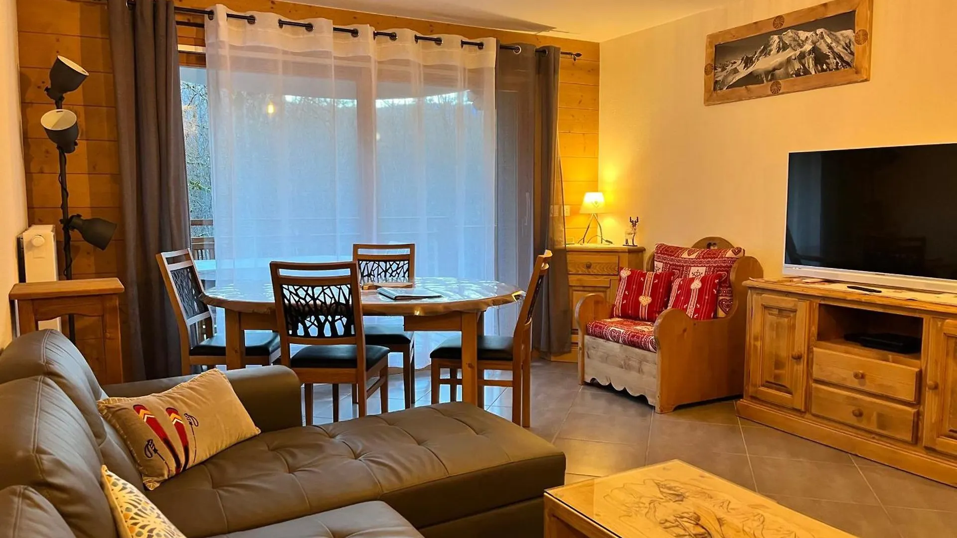 Appartement Cosy Avec Terrasse Et Parking Prive, Centre Village A 2 Pas Et Arret Ski-Bus Proche - Fr-1-624-114 Samoens